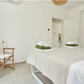 4 bedroom villa with pool, Castellammare del Golfo, sleeps 8-10